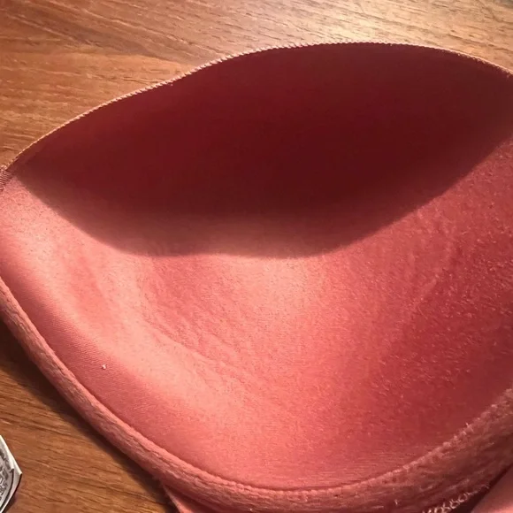 Victoria’s Secret 38D pink plunge bra - Picture 6 of 8